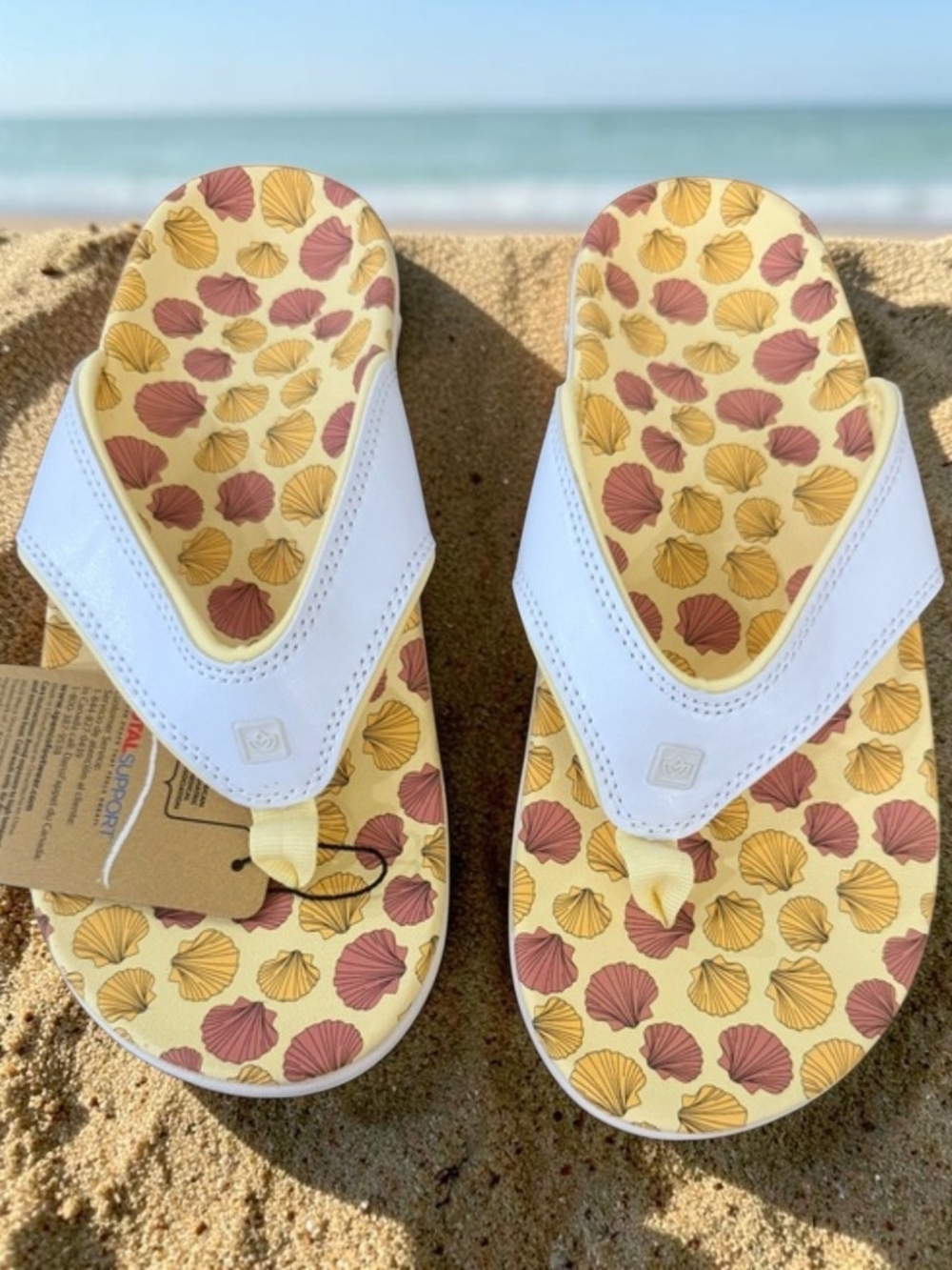 Spenco Yumi Ocean Shell Sandals Women's 9 Wide White Yellow Orthotic Flip Flops